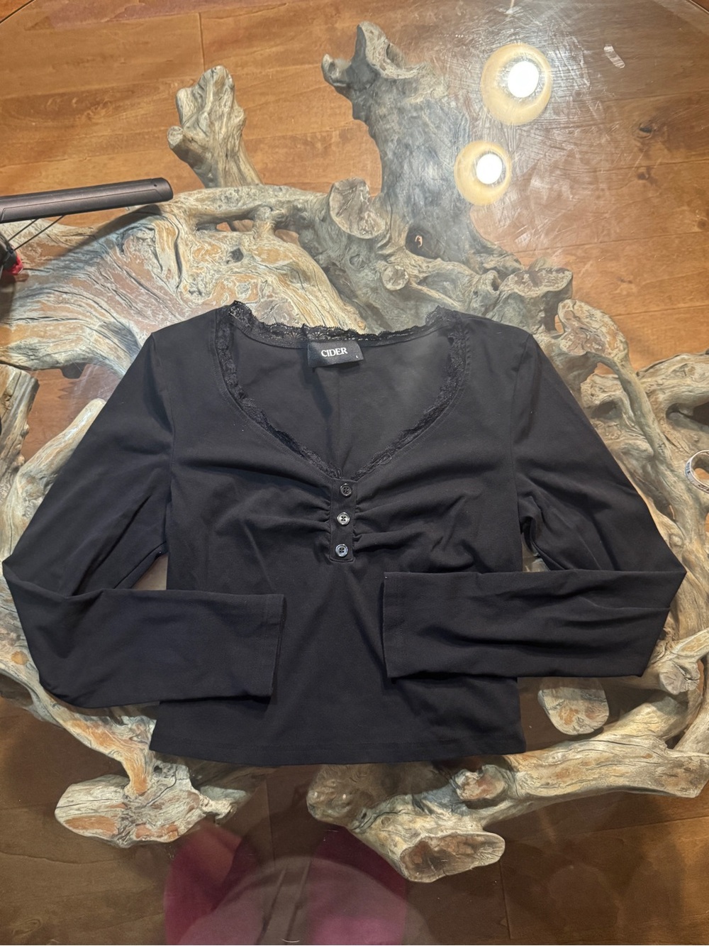 Lace Trim Button V-Neck Long Sleeve Crop top